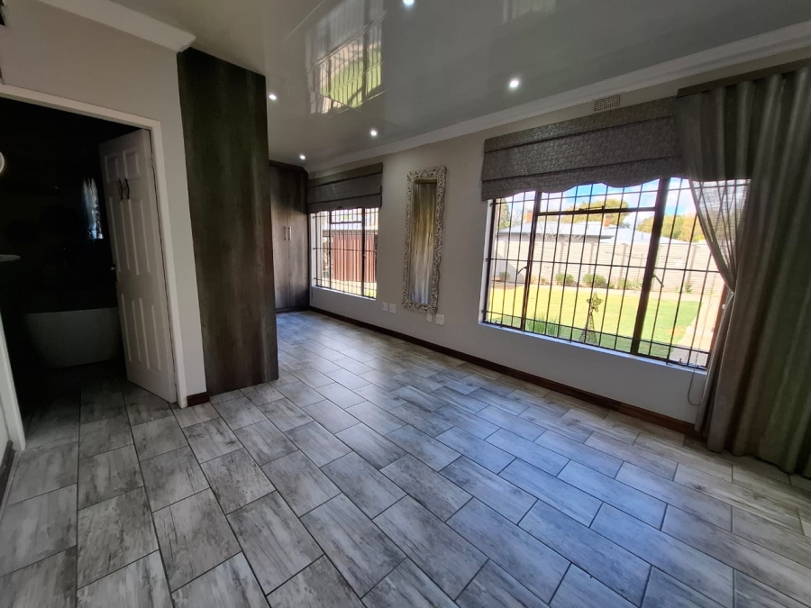 4 Bedroom Property for Sale in Park West Free State